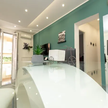 Modern House Orleans Apartman *